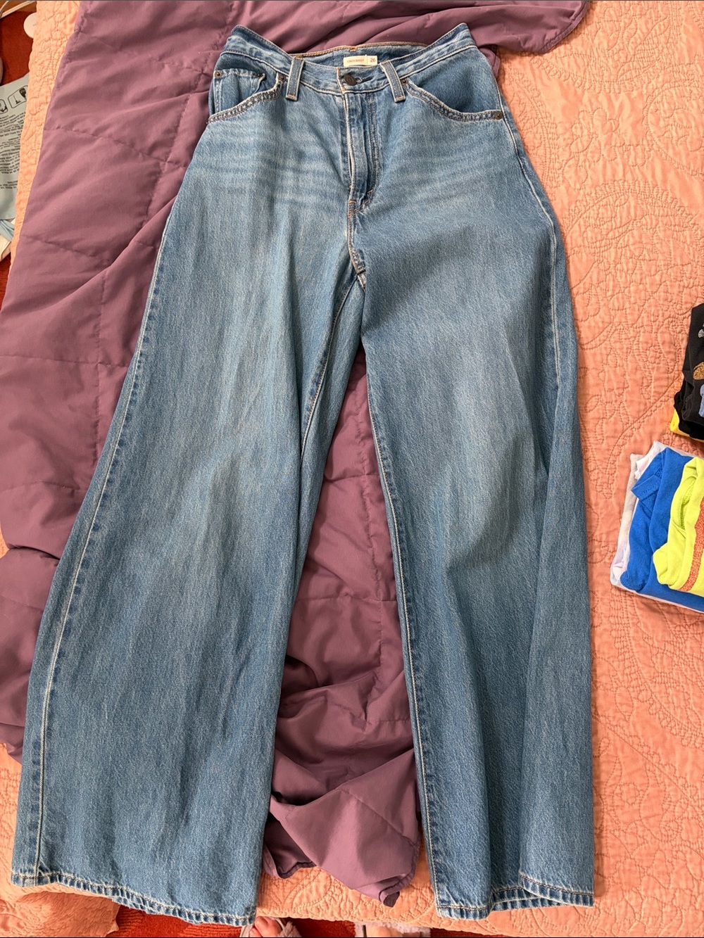 Levi’s cinch baggy jeans